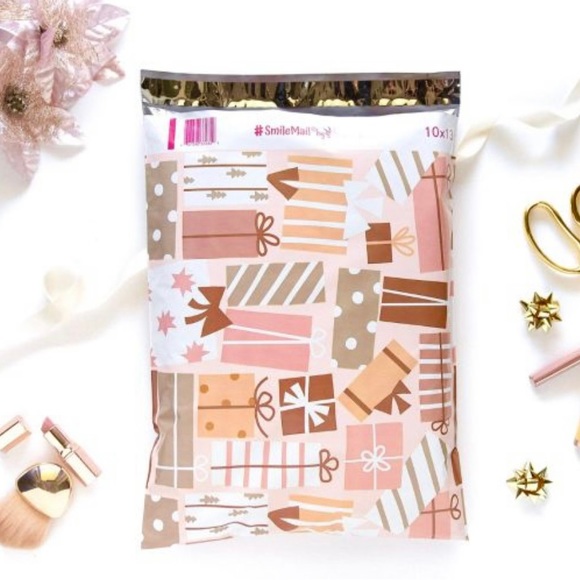 Holiday Gifts Poly Bags Designer Shipping Bags Nwt - Picture 2 of 3